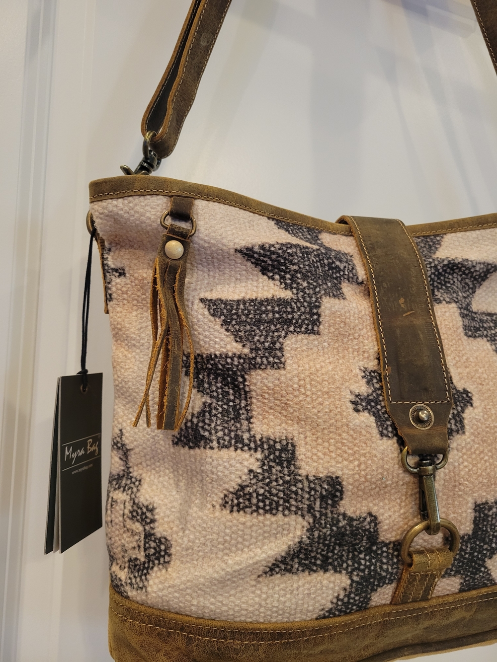 Myra Bag NWT Boho Aztec Canvas Shoulder Bag in Beige and Brown - Picture 6 of 6